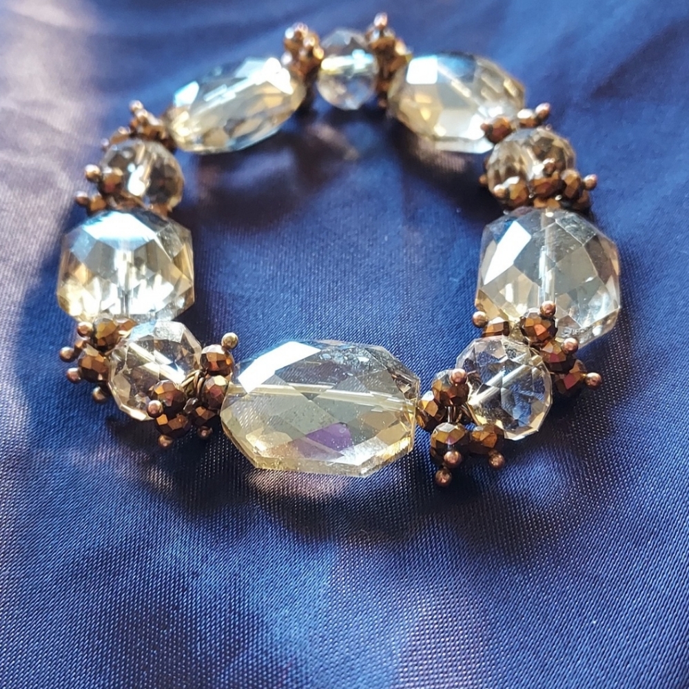 Handmade Beautiful Topaz-colored Crystal and Bronze stretch bracelet